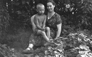 Vladimir_Putin_with_his_mother