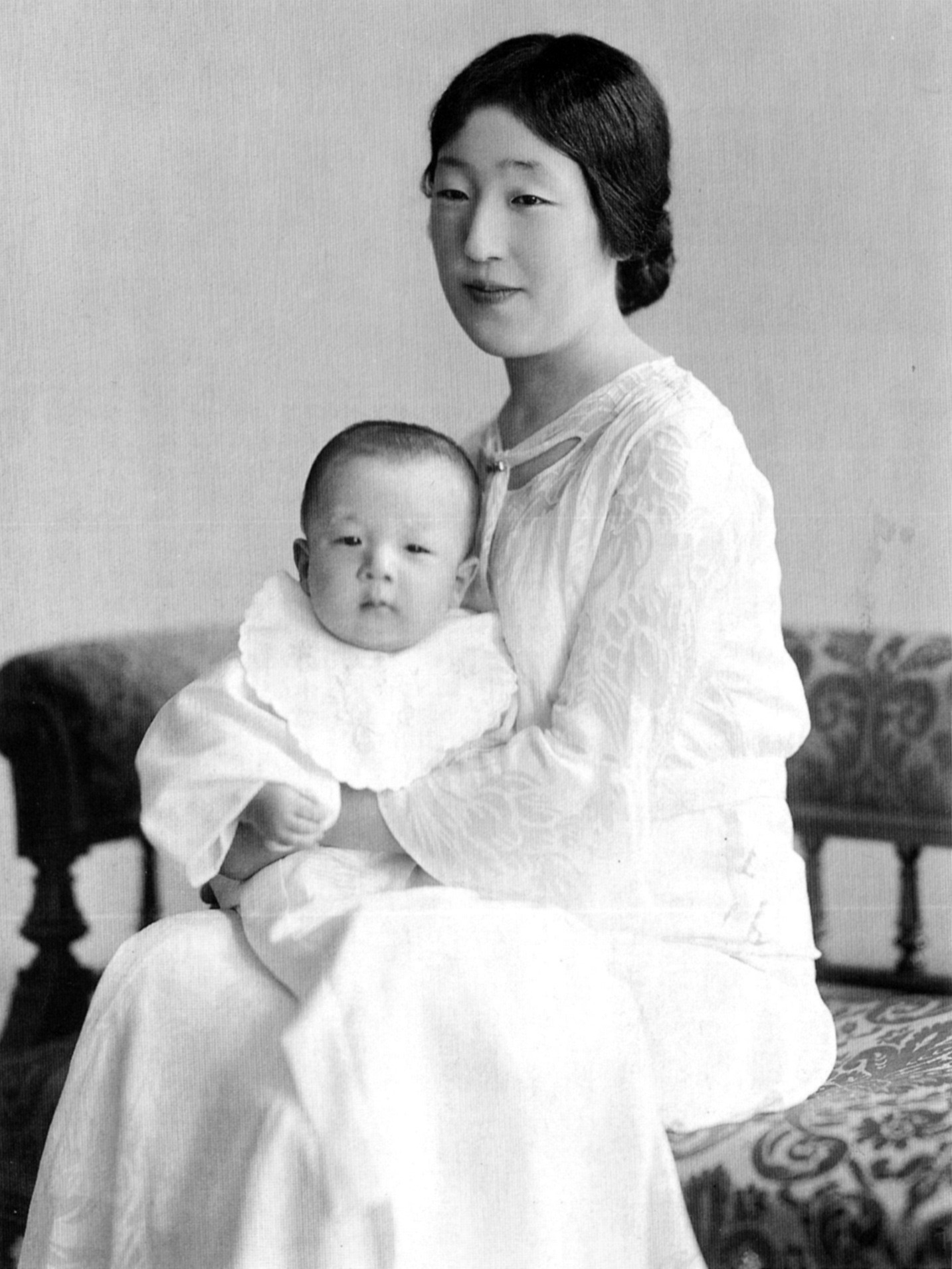 平成の天皇陛下の年齢や名前は?生前退位・譲位の問題点も解説【今上天皇・明仁さま】