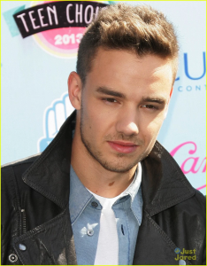 one-direction-teen-choice-carpet-23