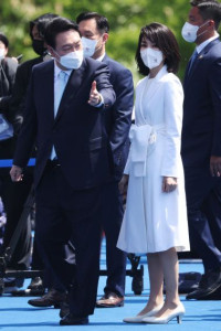 south-korean-president-yoon-suk-yeol-and-his-wife-kim-keon-news-photo-1652336611